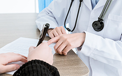 百万医疗险和重疾险买哪个好？可以一起报销吗？