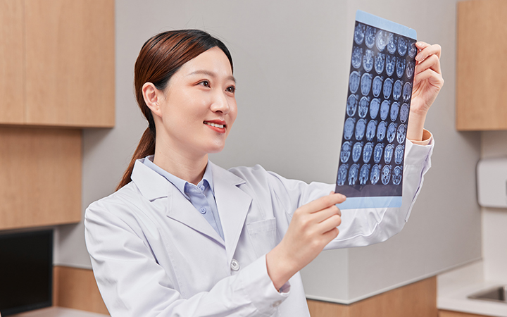 金医保百万医疗险健康告知宽松吗？值得买吗？